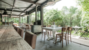 Bassiviere Barn Chic – Restaurant & Boutique Apartments à Saint-Étienne-de-Villeréal