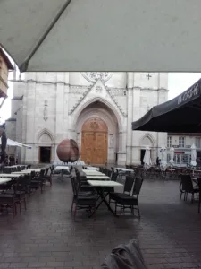 Sur La Place à Chalon-sur-Saône