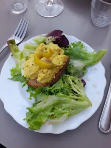 a la cantine à Bayonne
