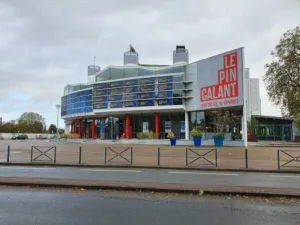 La table du pin galant by Thomas Jean à Mérignac