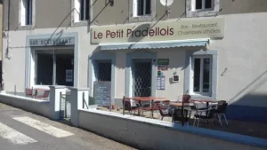 Bar Restaurant Le Petit Pradellois à Pradelles-Cabardès