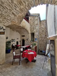 Auberge de la tour Saint Jean à Saint-Jean-de-Valériscle