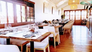 The Surf House Restaurant à Saint-Julien-en-Born