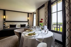 tabledhotel.fr – Table d’hôtel – Un repas de chef dans une chambre d’hôtel à Chartres