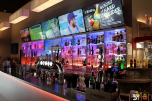 Dix31: Bowling, Kid park, Laser Game, Trampoline, Parcour Ninja, Escalade, Réalité virtuelle, Bar, Restaurant à Roques