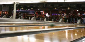 LE LOOPING – Bowling – Laser Game – Billards – Bar & Restaurant à Montivilliers