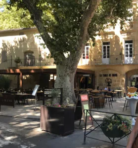 La table de Grans à Grans