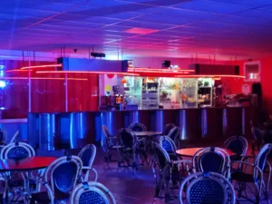 L’ECLIPSE CLUB à Madonne-et-Lamerey