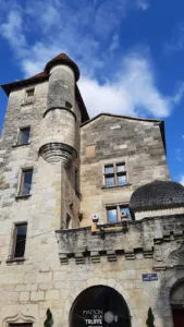 Place Saint-Louis à Périgueux