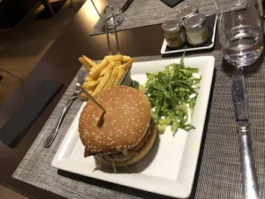 Kitchen and Bar à Colombes