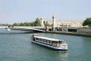 Péniche sur la seine Le Grand Bleu à Alfortville