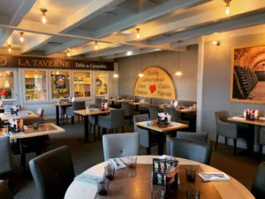 La Taverne – Table de caractère – Chasseneuil-du-Poitou à Chasseneuil-du-Poitou