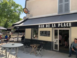 Magic – Bar de la place à Montreuil