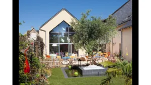 Logis Hôtel Ô en Couleur à Oucques La Nouvelle