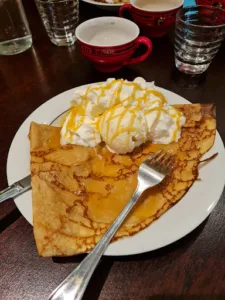 La Caverne des Artistes, restaurant-crêperie. à Crespières