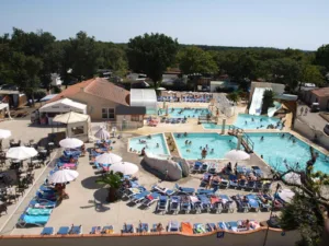 Camping domaine les charmilles à Saint-Laurent-de-la-Prée