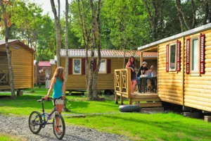 Camping Capfun Chênes de Médis à Médis