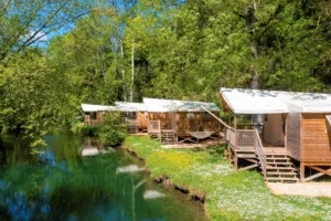 Camping Capfun Rivière à Valence-en-Poitou