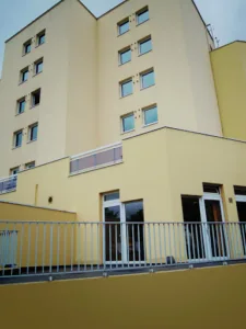 La Roseraie – Hôtel & Restaurant. à Fontenay-aux-Roses