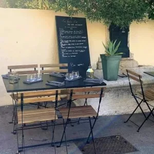 Le frelon d’or à Fuveau