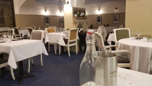 Hôtel Restaurant Les 13 Assiettes à Le Val-Saint-Père