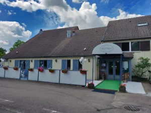 Hôtel Restaurant Bleu France Éragny Cergy à Éragny