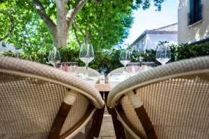 Logis Hôtel le Cours à Saint-Gilles