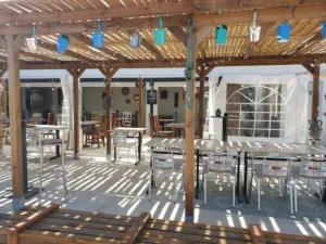 Es Aqui à Saint-Geniès-de-Fontedit