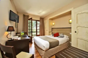 La Chaumière Hôtel proche du Puy du Fou à Saint-Laurent-sur-Sèvre