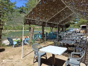 La paillote des 3 lacs à Rochebrune