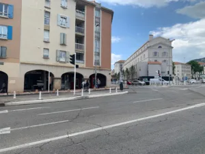 Au poulet grillé Asfour à Toulon