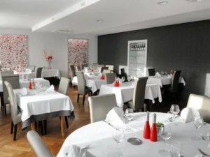 Hôtel Restaurant La Maison Blanche à Romanèche-Thorins