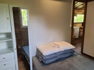 Camping de la vallée de lAin et son tiki bar restaurant à Poncin