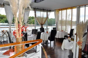 Peniche Mangareva à Saint-Cloud