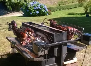 la ferme du pléssis | traiteur cochon de lait grillé | repas de fête | anniverssaire | buffet | plat à Pacé