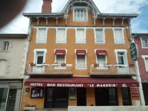 Hôtel Restaurant Le Mandrin à Chabreloche