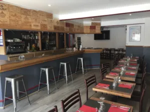 au PointBar à Les Molières