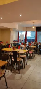 chez lola à Courbevoie