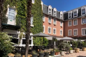 Logis Hôtel le Lion d’Or Rest. la Table du Lion à Bayeux