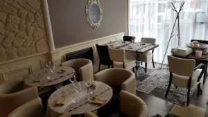 COCOTTES ET BOUCHONS à Vernon