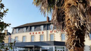 Logis Au Grand Hôtel à Mayenne