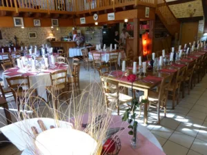 La Table Du Lavoir à Montrol-Sénard