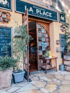 La place à Tourtour