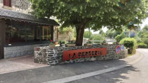 La Bergerie Hôtel Restaurant à Vezels-Roussy