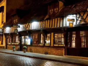 Logis Hôtel les Hauts de Montreuil à Montreuil