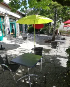 GUINGUETTE ET FUT DE CHENE à Buxy