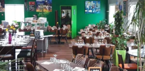 LES PIEDS SOUS LA TABLE ,LE RESTO à Tresses