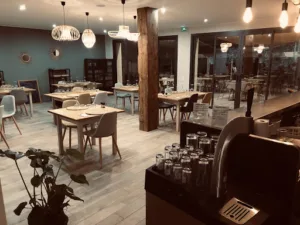 AppartHotel /Restaurant Sous Les Pins à Martigues