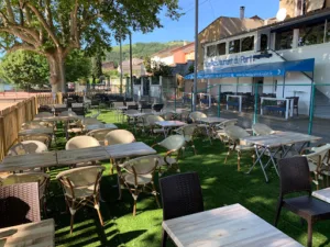 Le Restaurant Du Port à Saint-Pierre-de-Buf