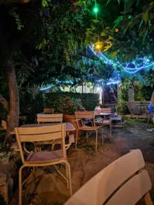 Hostellerie de La Tour à Fontvieille